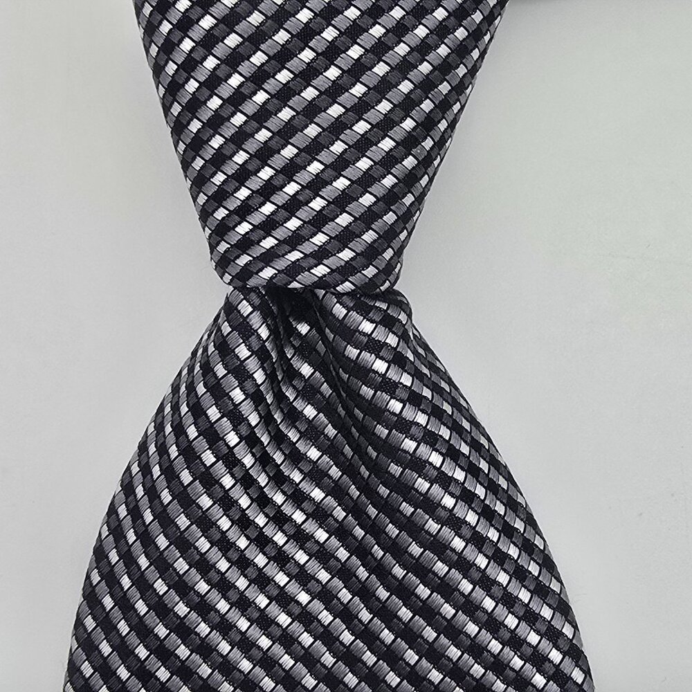 NEW Geoffrey Beene Handmade Silk Tie Geometric Design Black and White